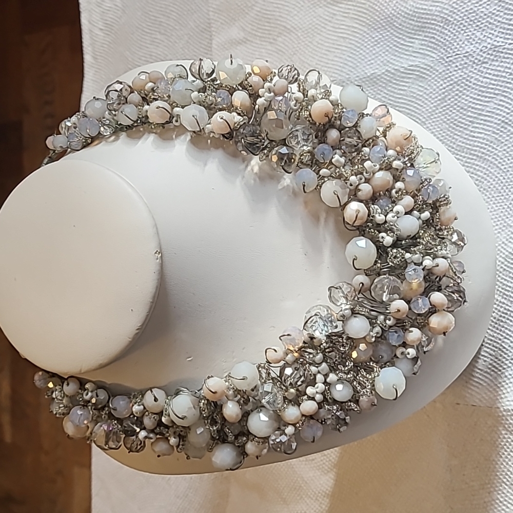 Beautiful elegant necklace for all occasions multiple colors